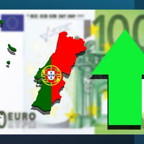 Mapa de Portugal con flechas de euros y la mención "PRR Vivienda" y el plazo 2026, representando el riesgo de pérdida de fondos europeos.